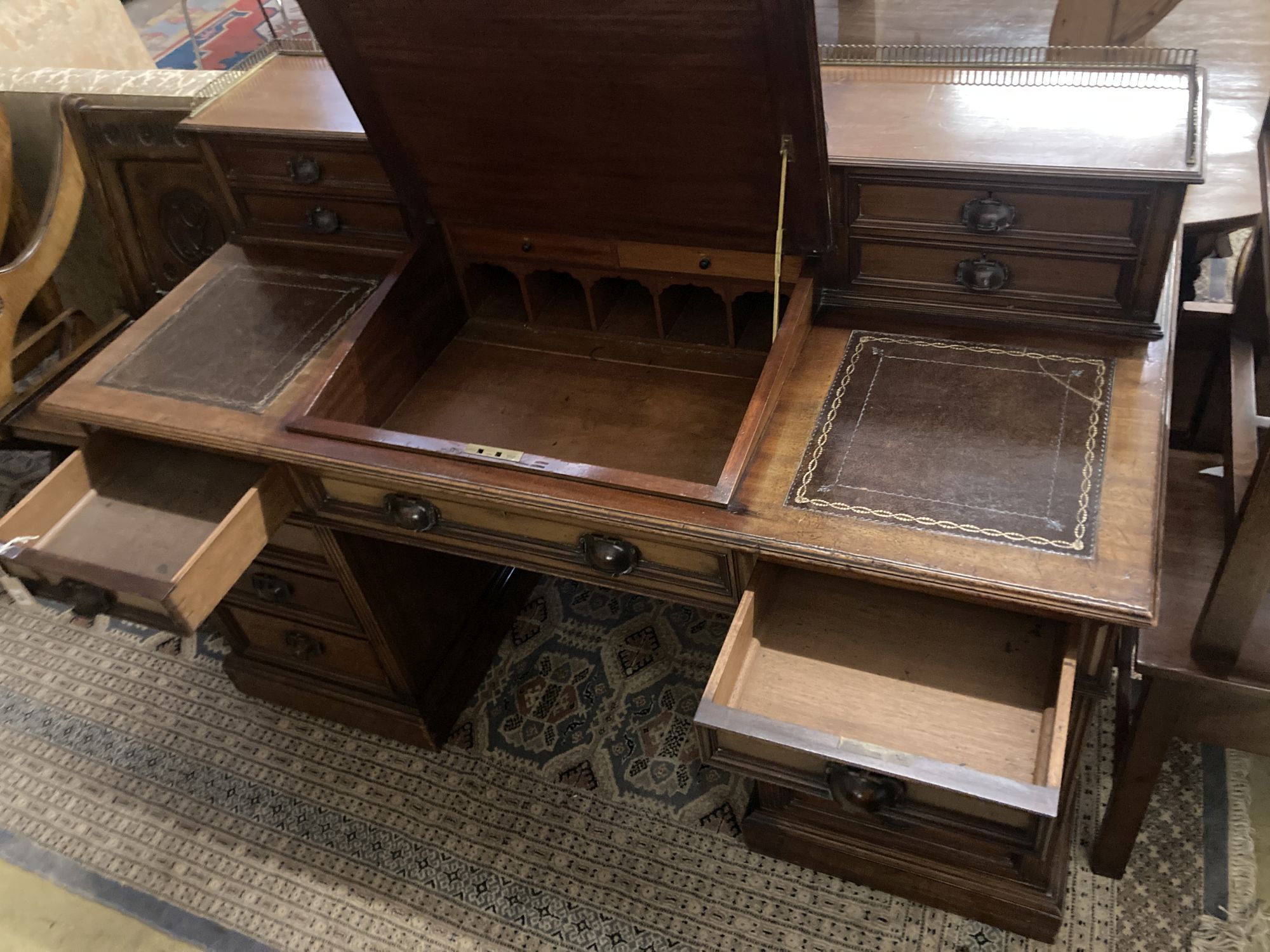 A Victorian mahogany pedestal desk, width 152cm depth 76cm height 102cm